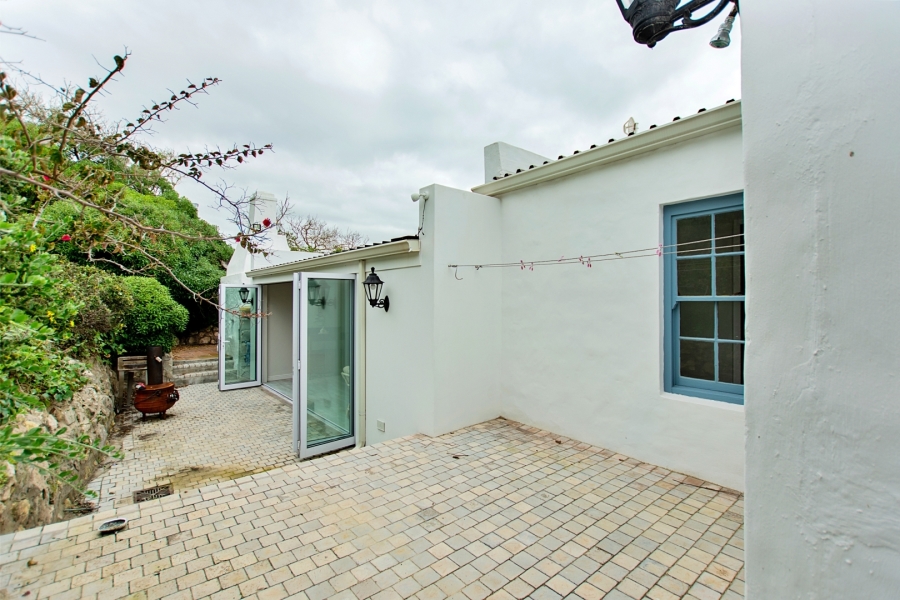 3 Bedroom Property for Sale in Middedorp Western Cape